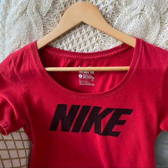 THE NIKE TEE Womens RED Athletic Cut T-SHIRT S - Picture 7 of 11
